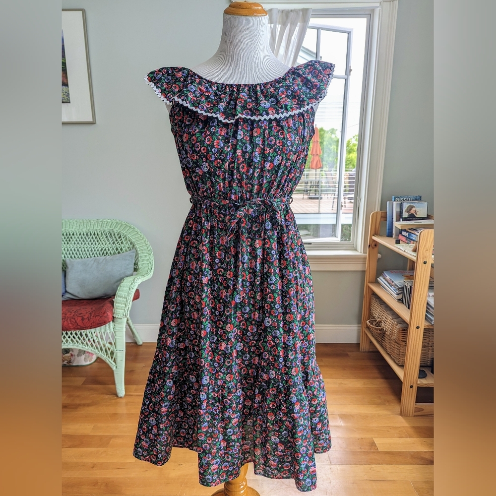 Vintage 1970s Pink Purple On Black Floral Ruffle Collar Prairie Dress M/L Retro - Picture 1 of 3